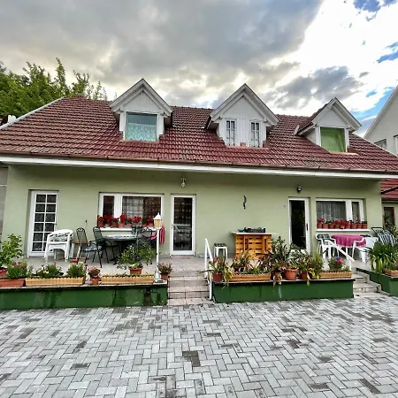 Gyoere Vendeghaz Апартаменты